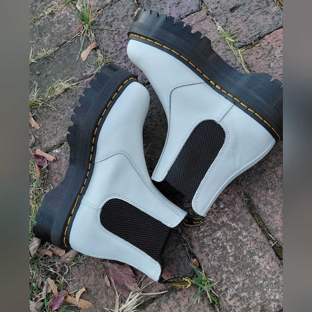 New Dr Martens Quad platform white leather Chelsea boots Womens 7 Mens 6